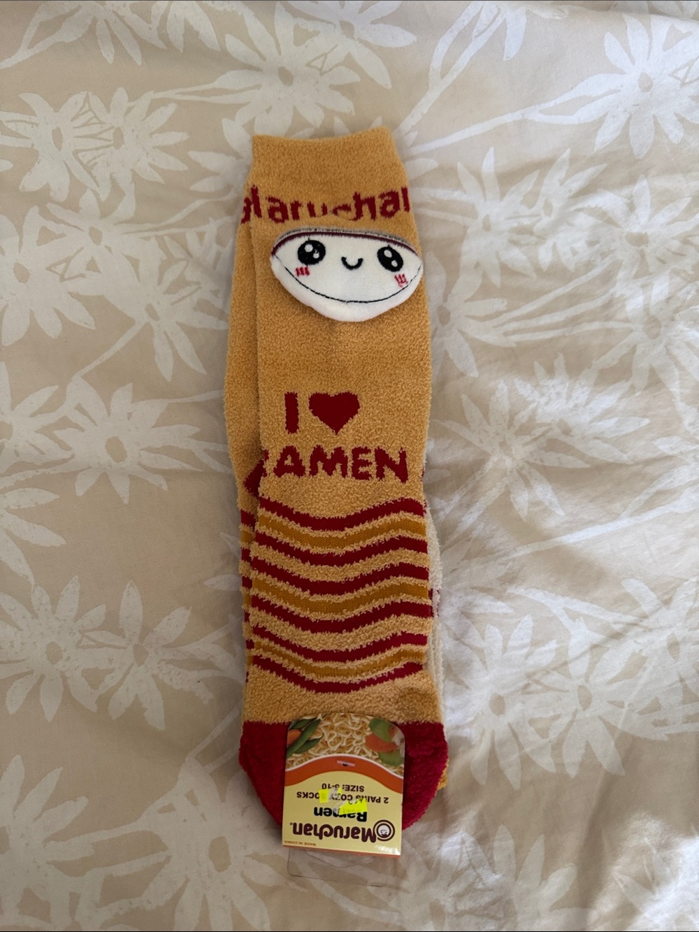Hot Topic Yellow & Red 'I ♥ Ramen' Novelty Crew Socks Maruchan